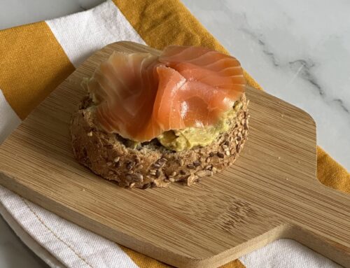Bruschetta con guacamole e salmone
